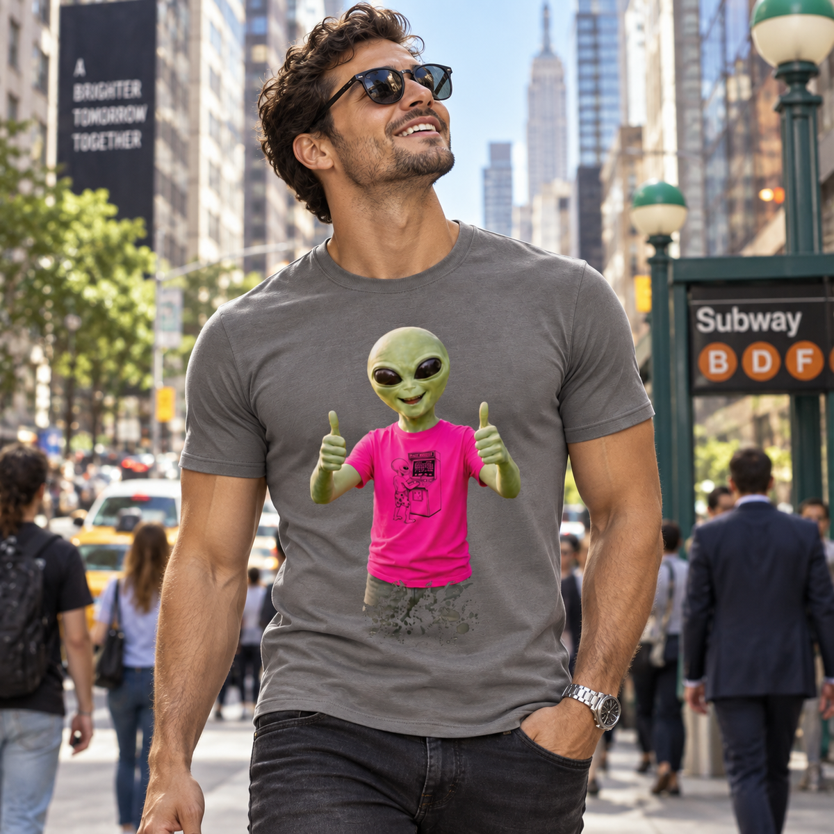 Alien Thumbs Up T-Shirt – Funny UFO & Gamer Graphic Tee